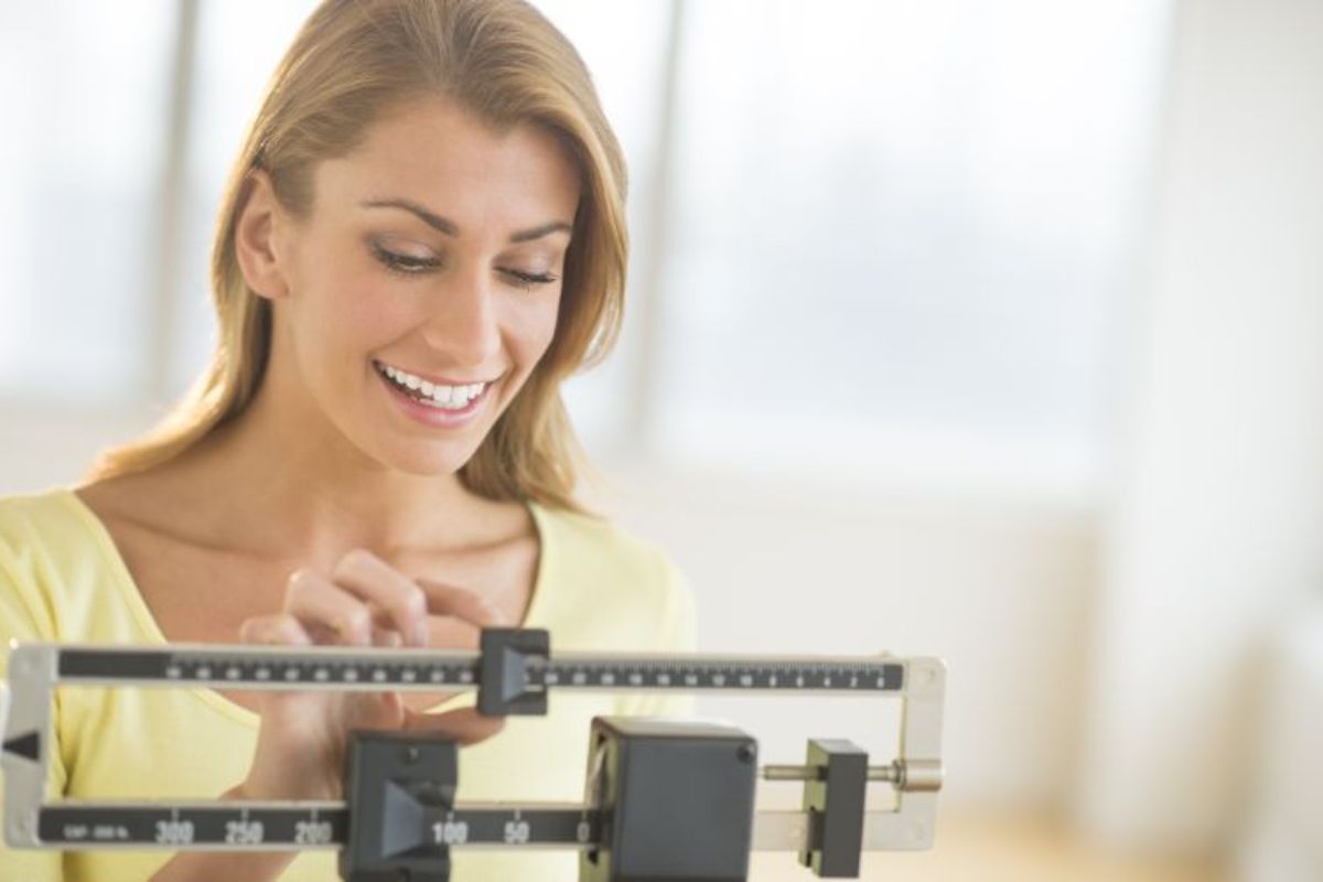best-whey-protein-south-africa-woman-weighing-herself-on-balance-scale (1)-min